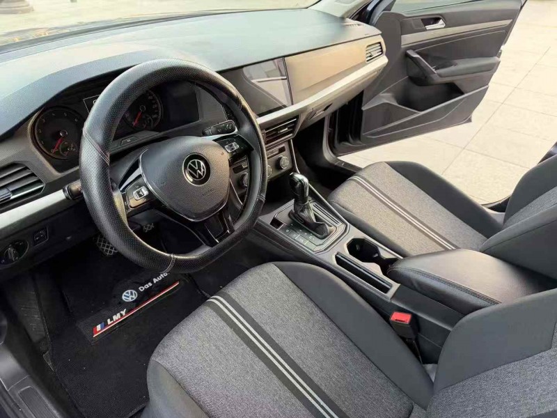 枣庄22年大众朗逸4