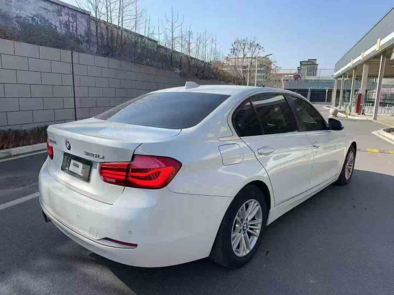 淄博18年宝马3系8