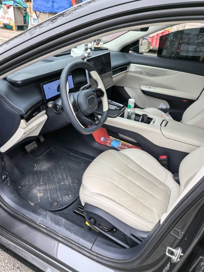 贵阳25年领克077