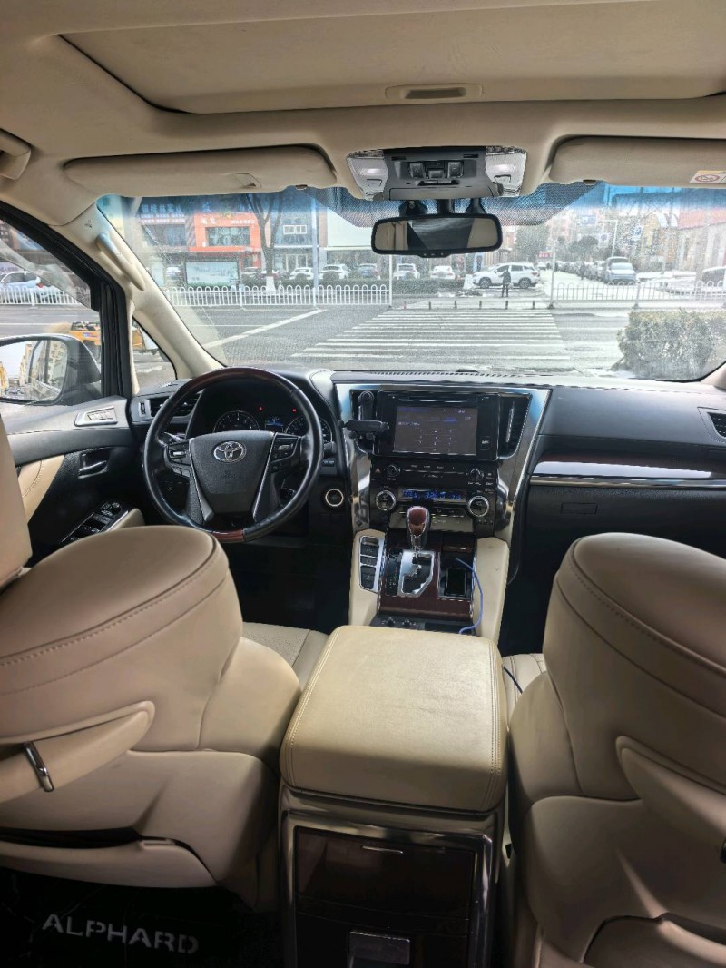 青島18年豐田埃爾法6