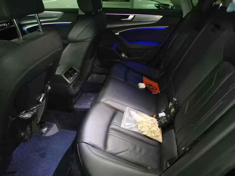 黄山21年奥迪A7L4