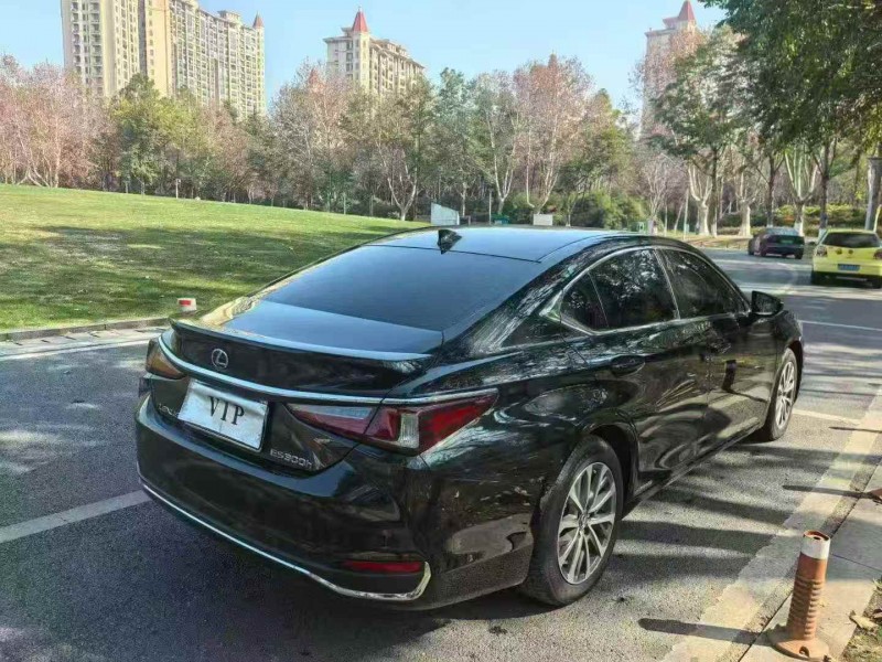 淮安22年雷克萨斯ES7