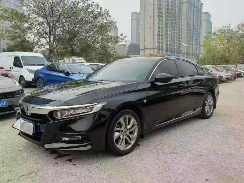 张家界20年本田雅阁2