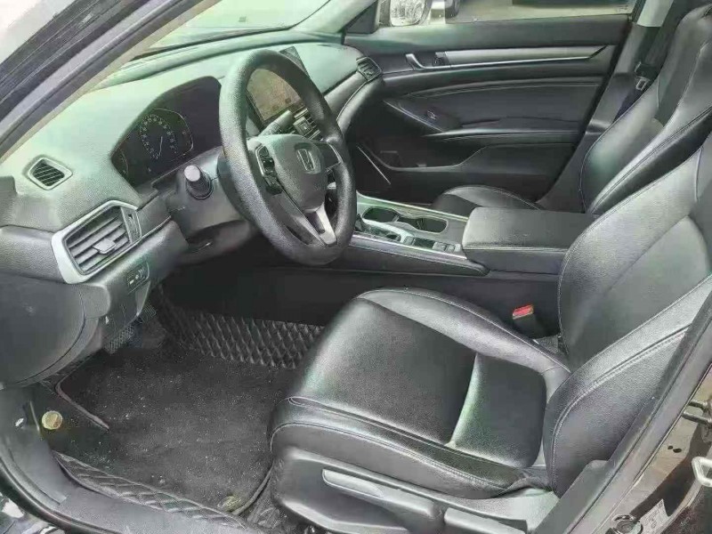 张家界20年本田雅阁5