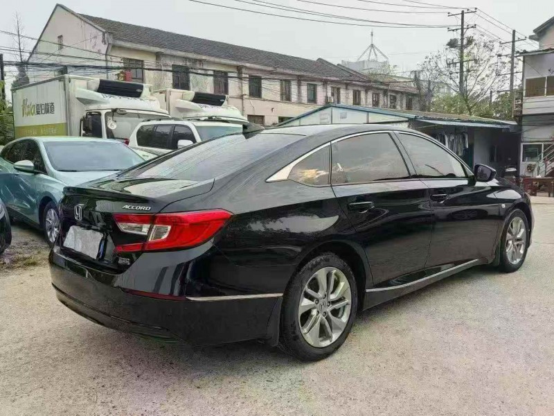 张家界20年本田雅阁7