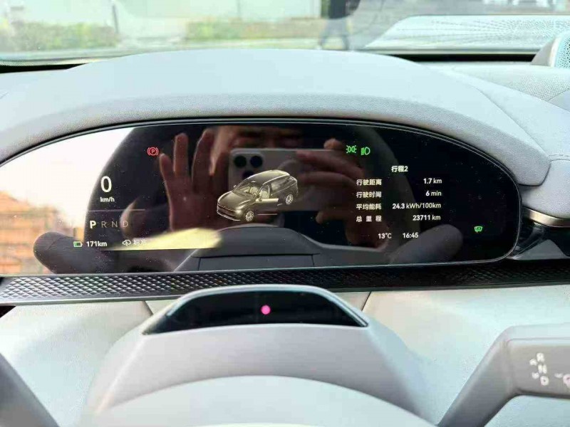 湖州25年极氪汽车7X4