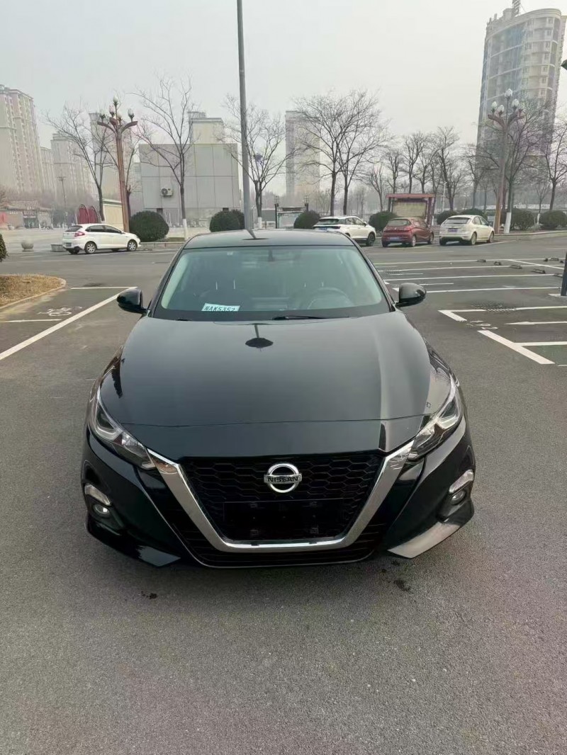 济宁22年日产天籁1