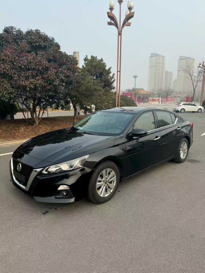 济宁22年日产天籁2