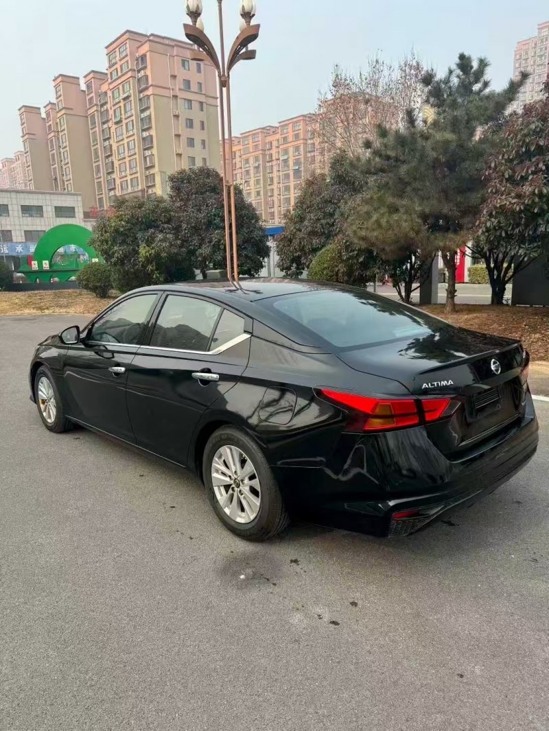 济宁22年日产天籁4