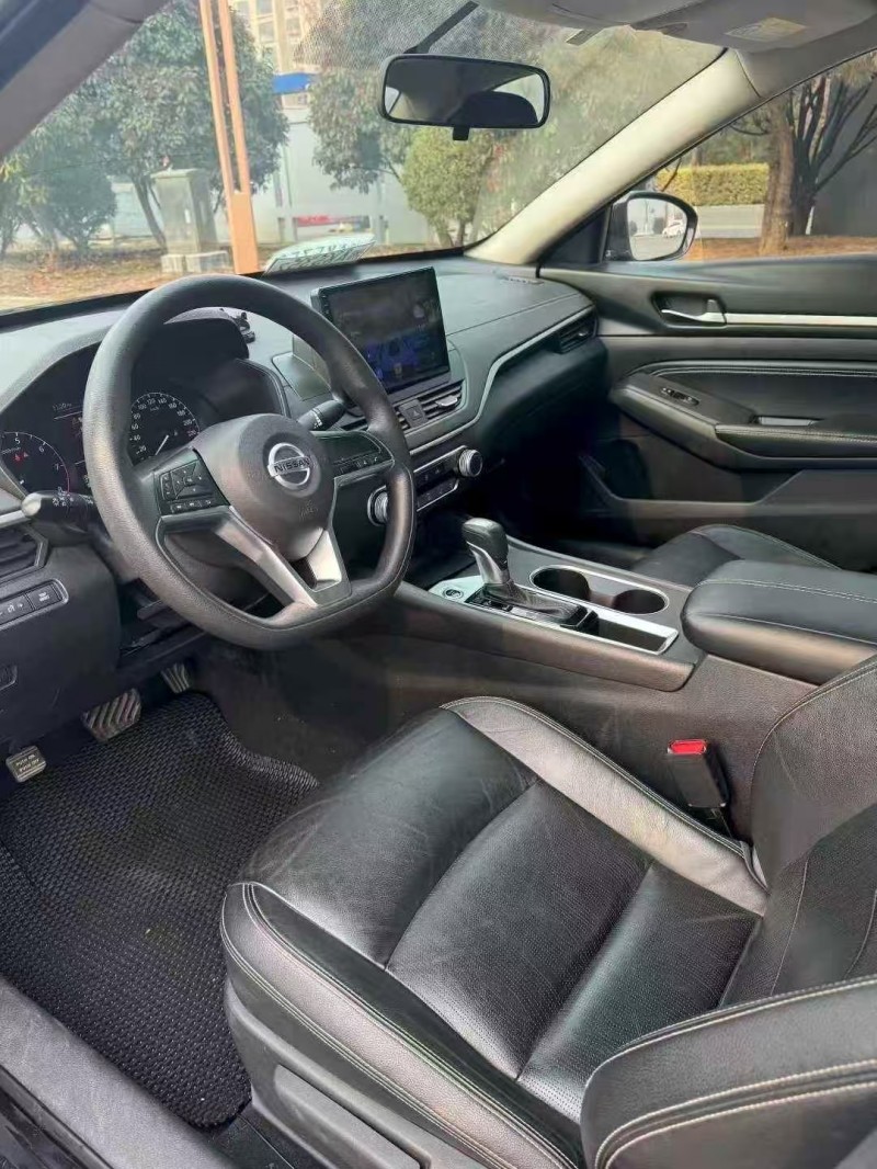 济宁22年日产天籁5