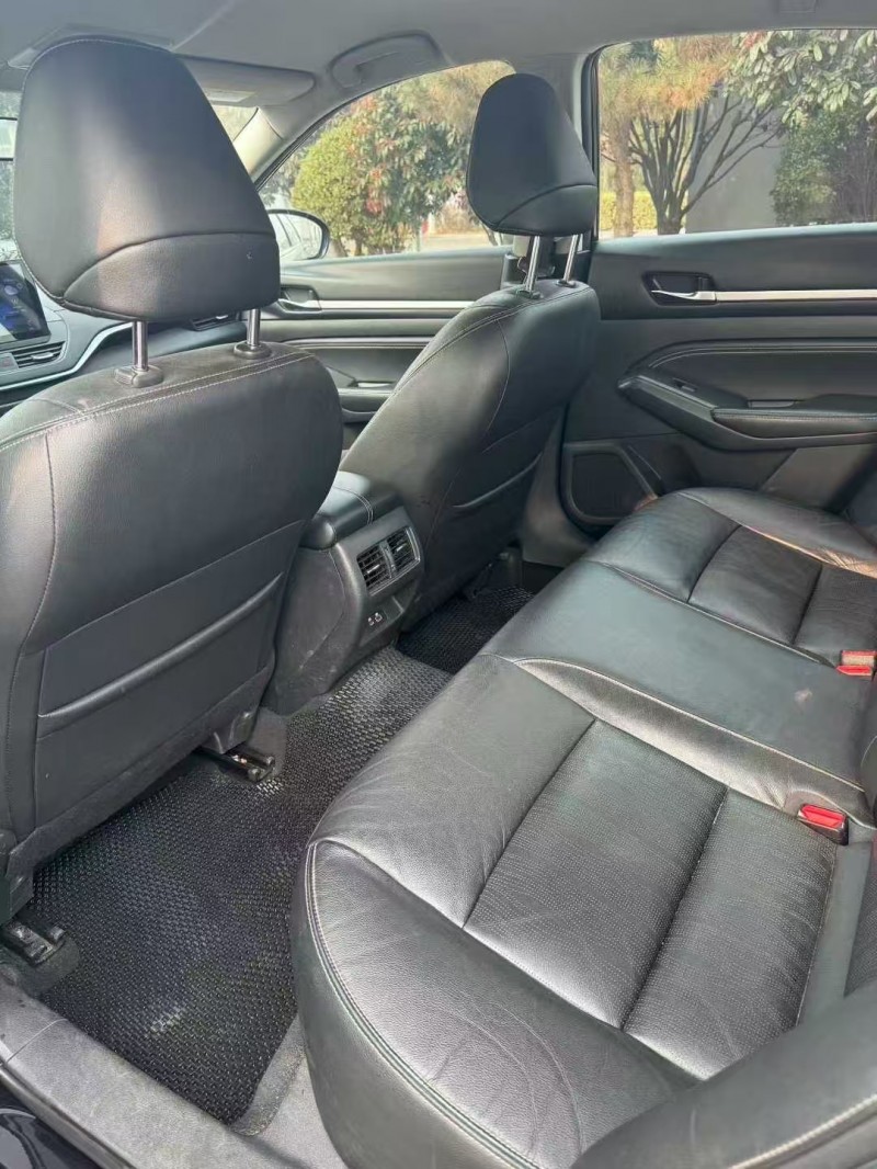 济宁22年日产天籁6