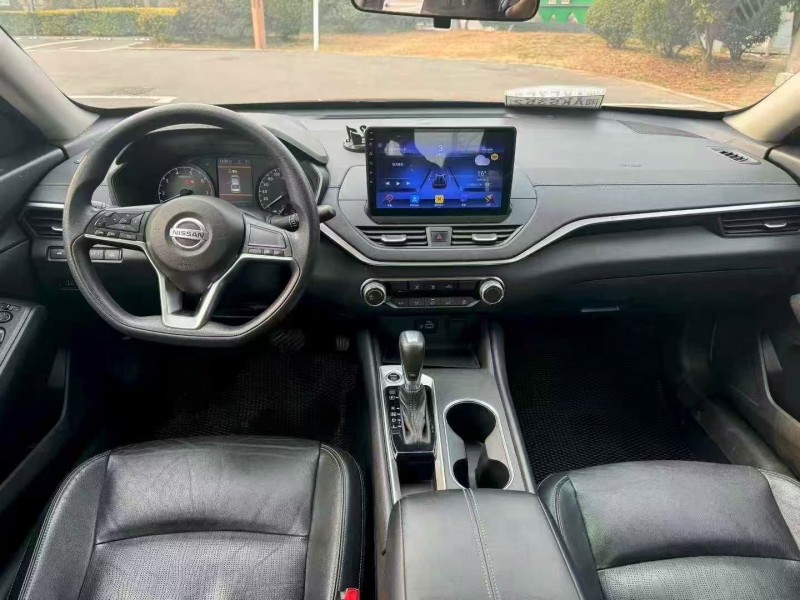 济宁22年日产天籁7