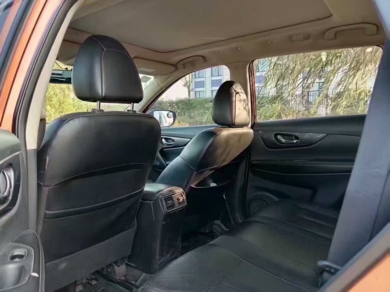 濰坊15年日產奇駿5