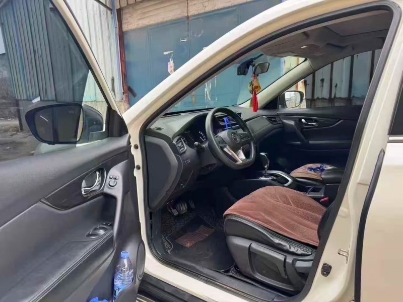 菏泽17年日产奇骏5