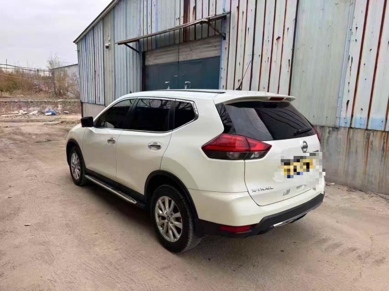 菏泽17年日产奇骏7