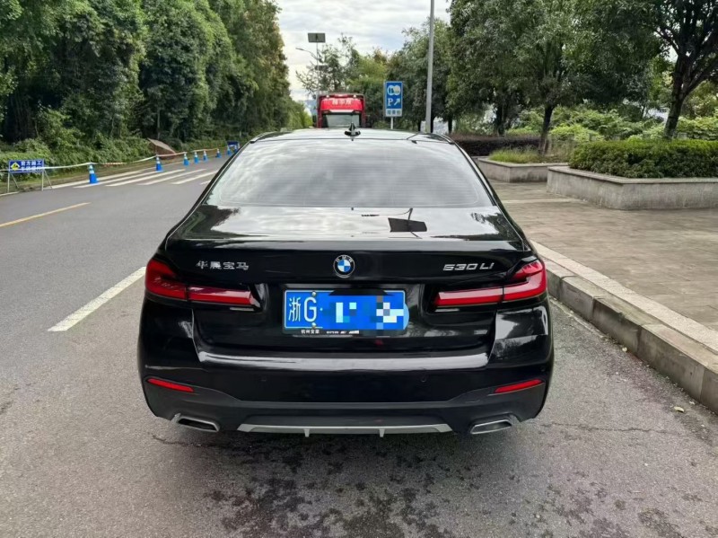 昆明22年宝马5系8