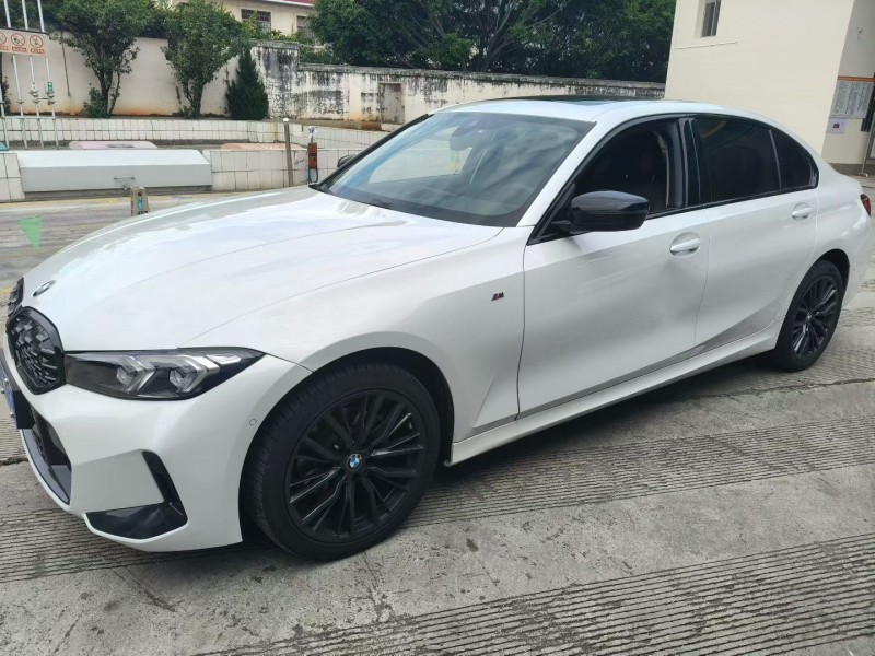 昆明24年宝马3系8