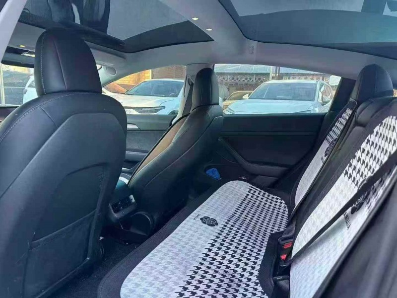 济宁23年特斯拉MODEL 35