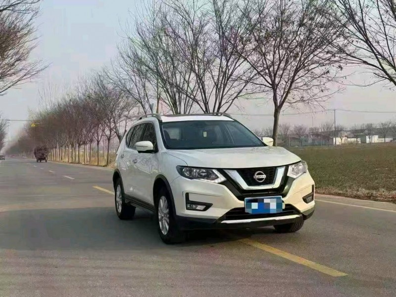 徐州19年日产奇骏3