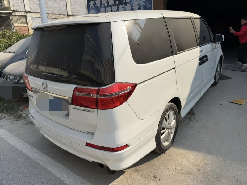 南宁15年本田艾力绅3