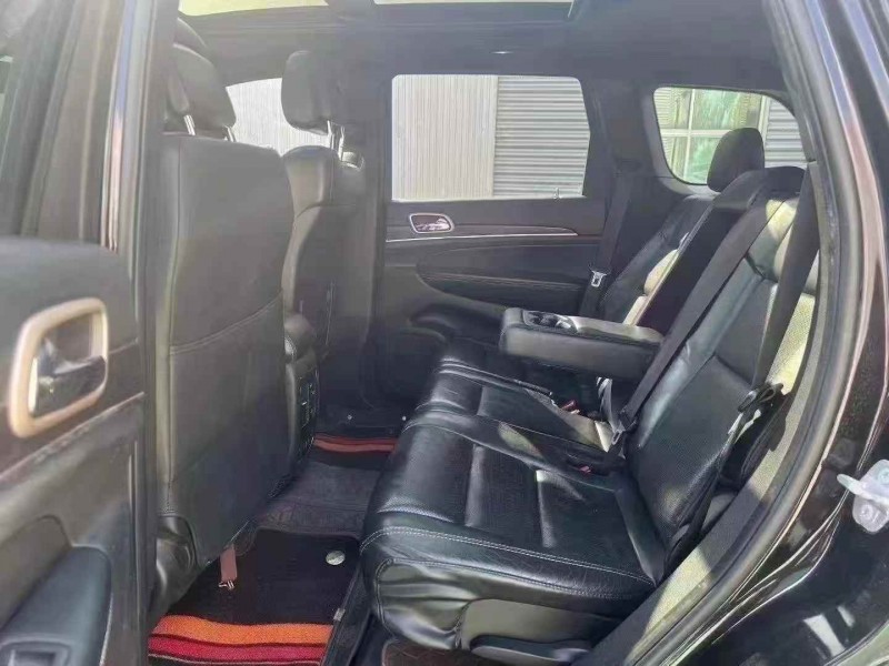 济宁15年Jeep大切诺基5