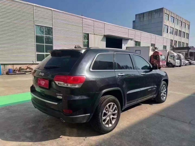 济宁15年Jeep大切诺基6