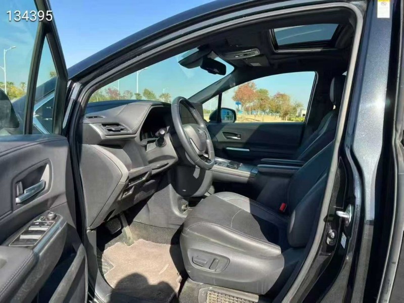 盐城23年丰田塞纳4