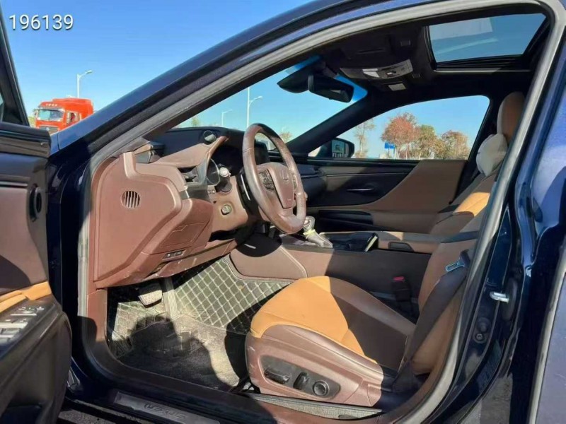 连云港21年雷克萨斯ES4