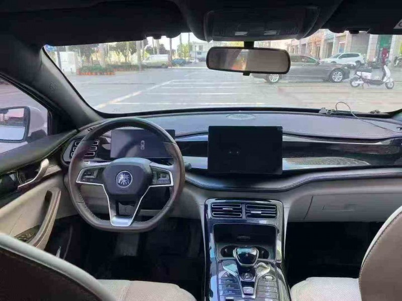 万宁23年比亚迪秦3