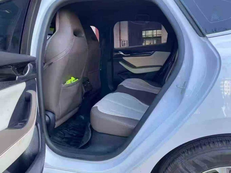 万宁23年比亚迪秦5