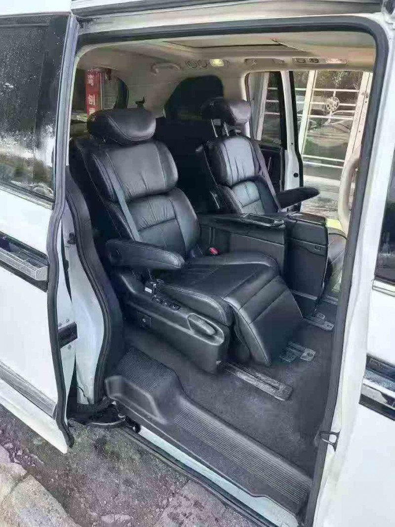 钦州17年本田艾力绅5