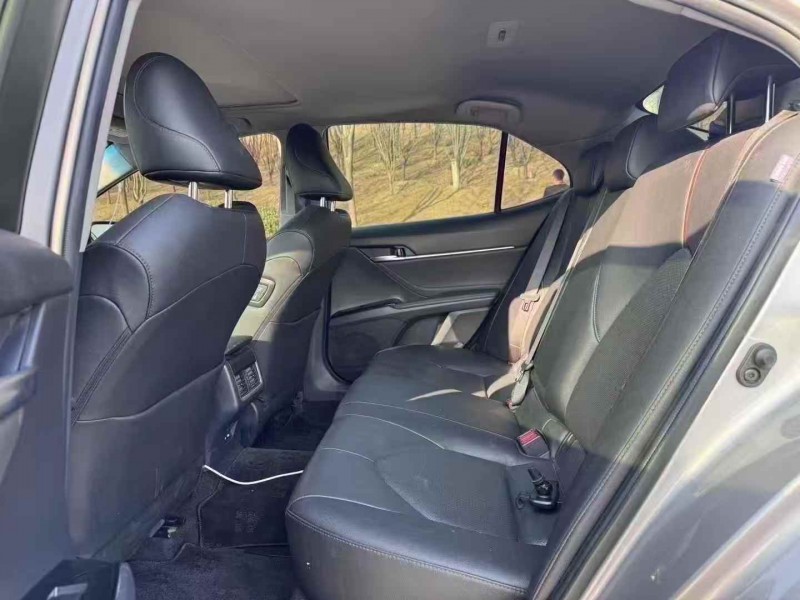 新乡21年丰田凯美瑞5