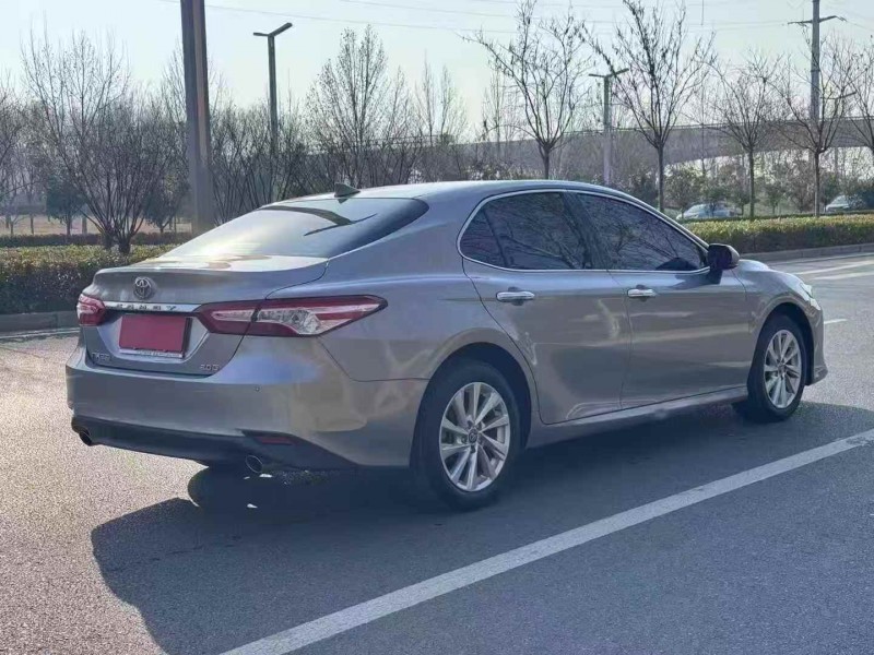 新乡21年丰田凯美瑞7