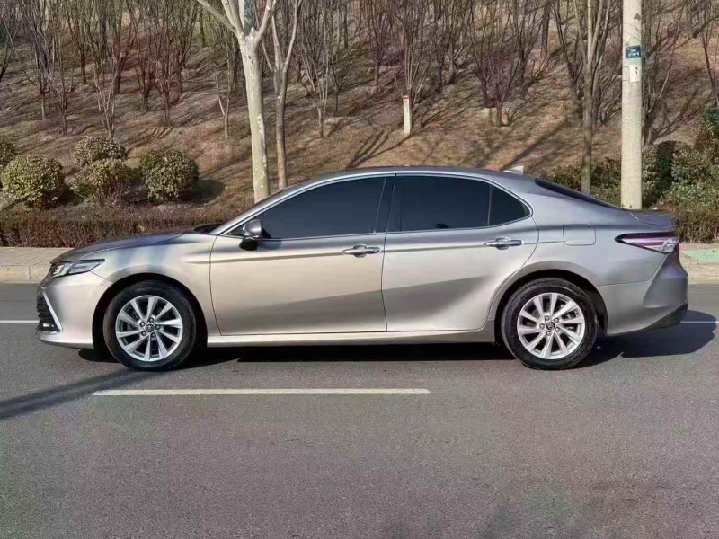 新乡21年丰田凯美瑞8