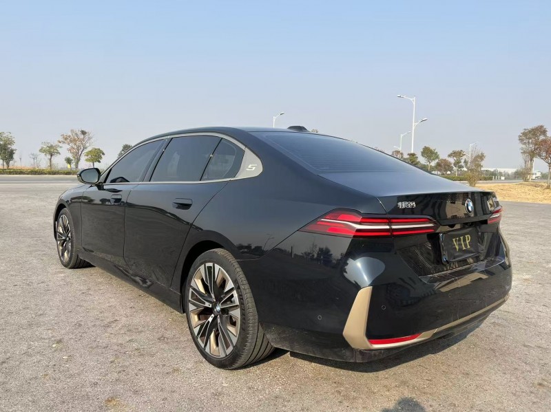 盐城25年宝马5系8