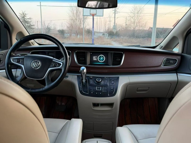 青岛18年别克GL84