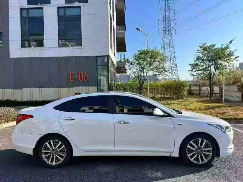 深圳20年现代名图8