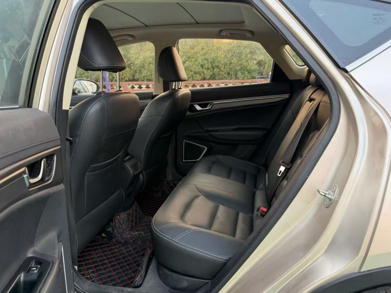 青岛17年吉利帝豪5