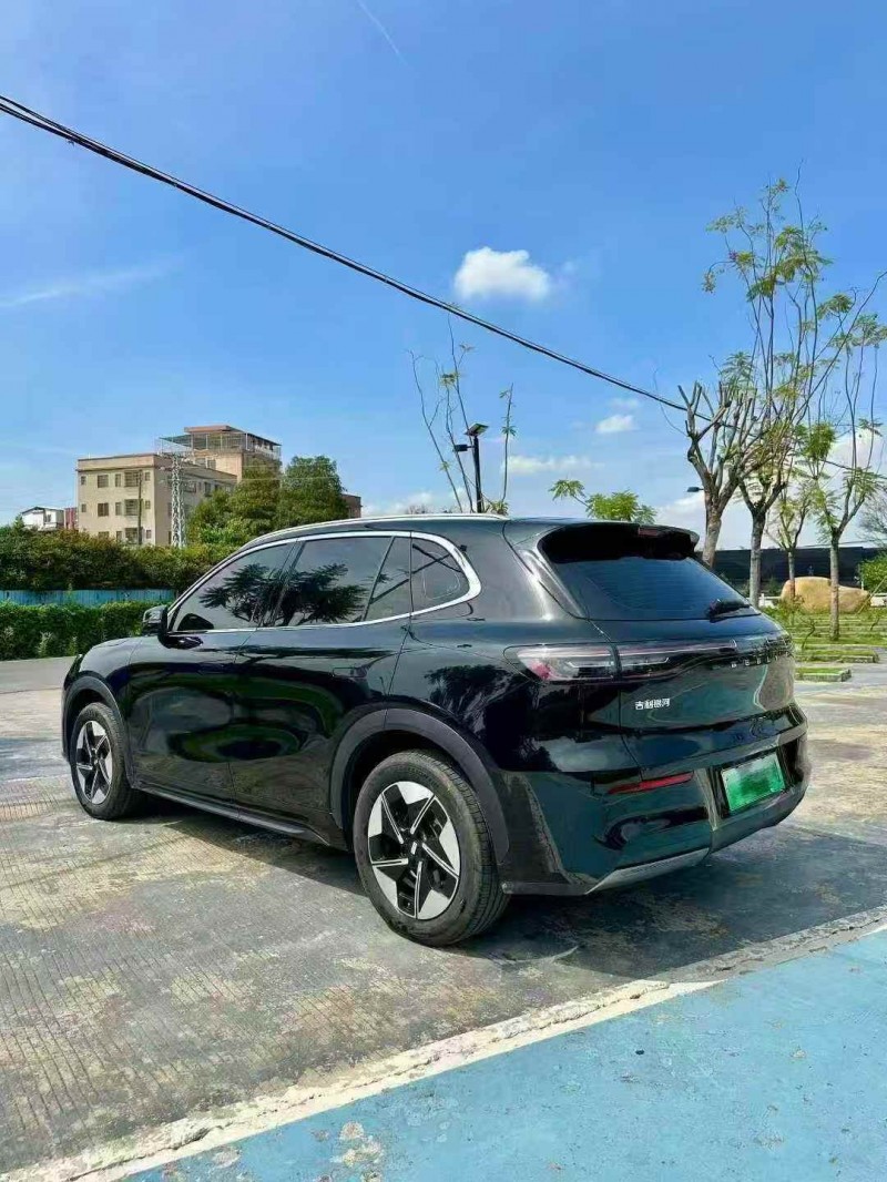 广州25年吉利银河8