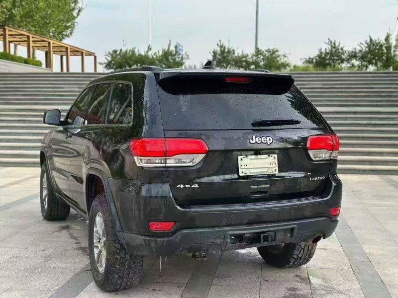 青岛15年Jeep大切诺基7