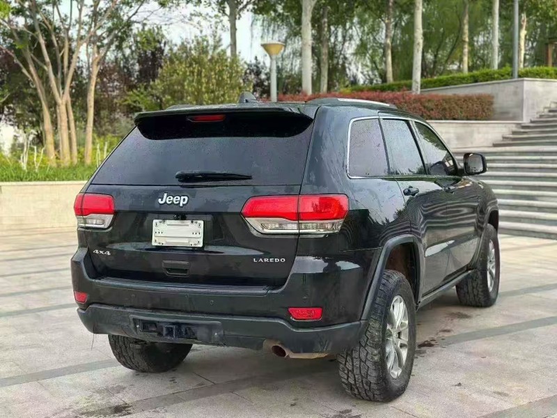 青岛15年Jeep大切诺基8