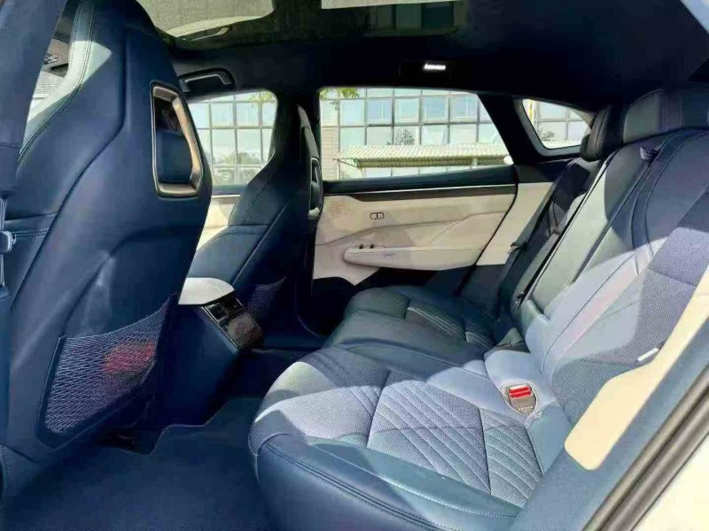 广州24年极氪汽车0014