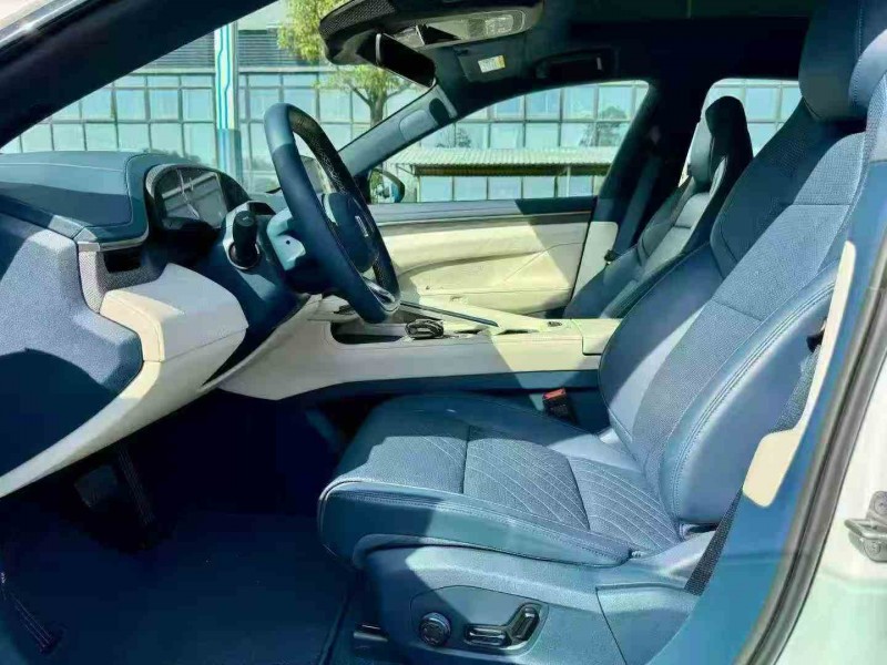 广州24年极氪汽车0015