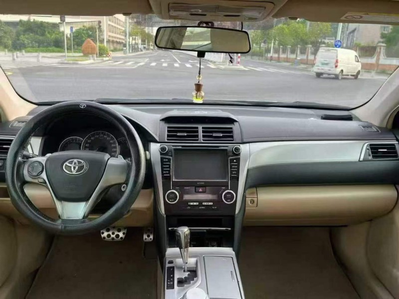 广州13年丰田凯美瑞8