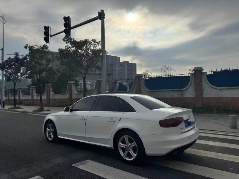 广州15年奥迪A4L5