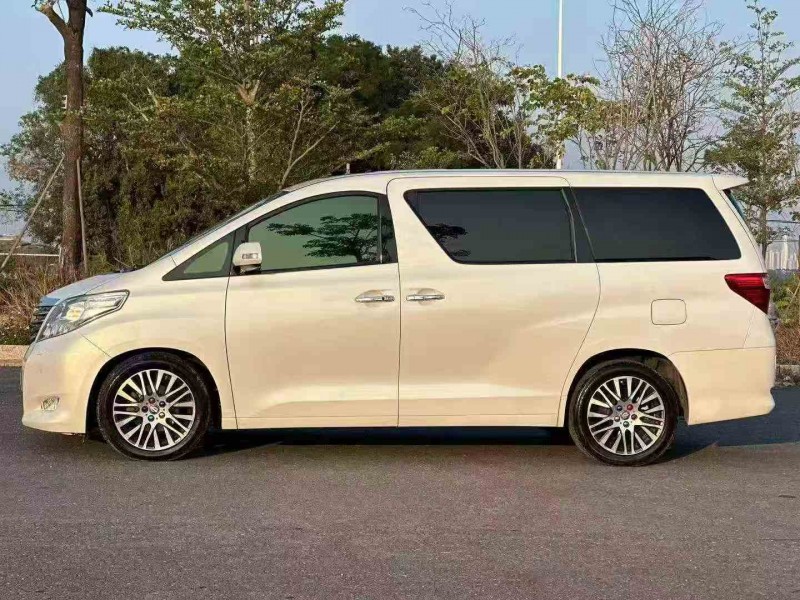 湛江11年丰田埃尔法8