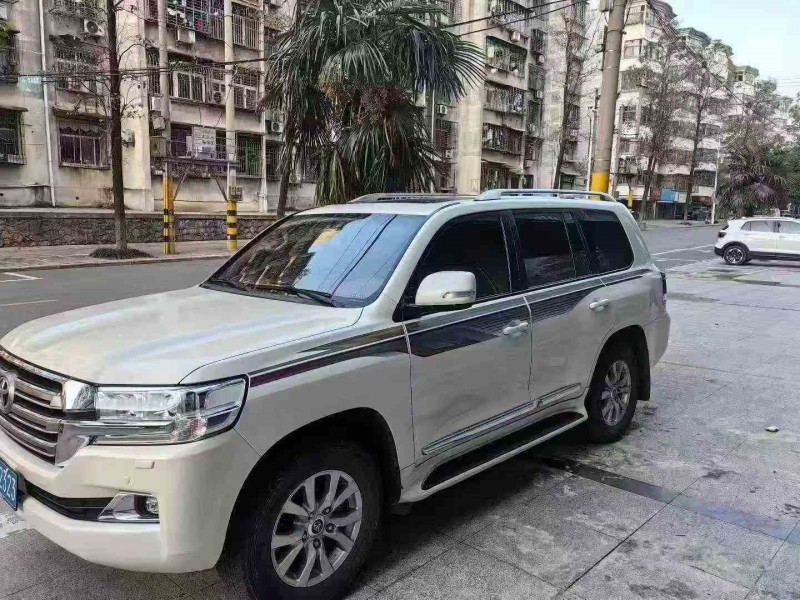 荆州18年丰田兰德酷路泽3