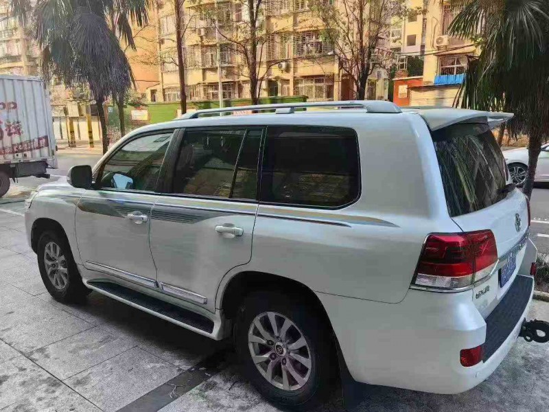 荆州18年丰田兰德酷路泽7