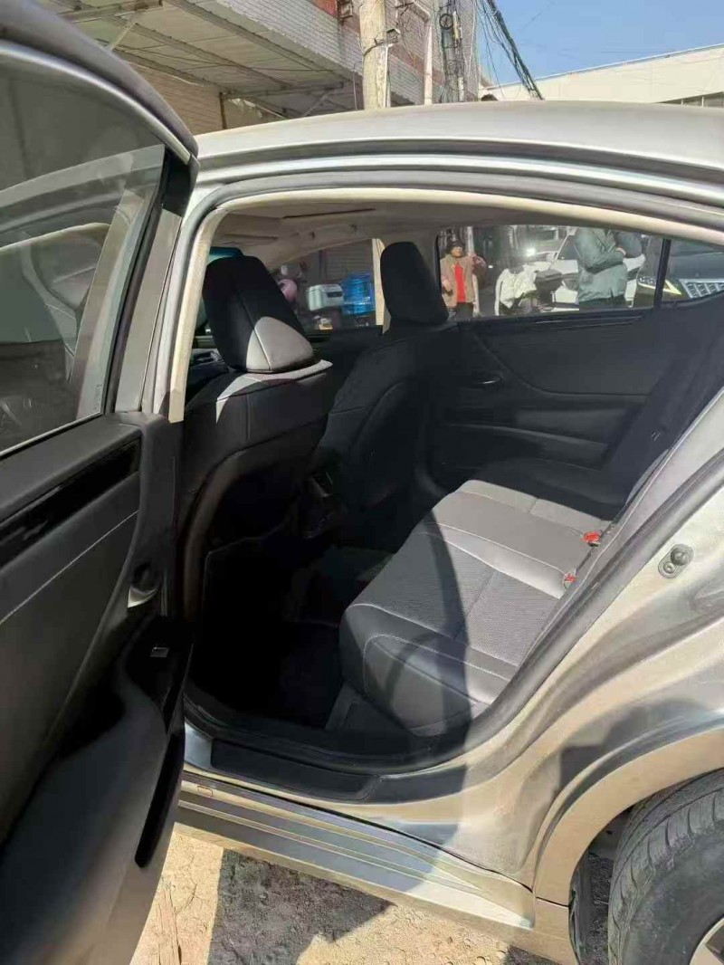 金华22年雷克萨斯ES4