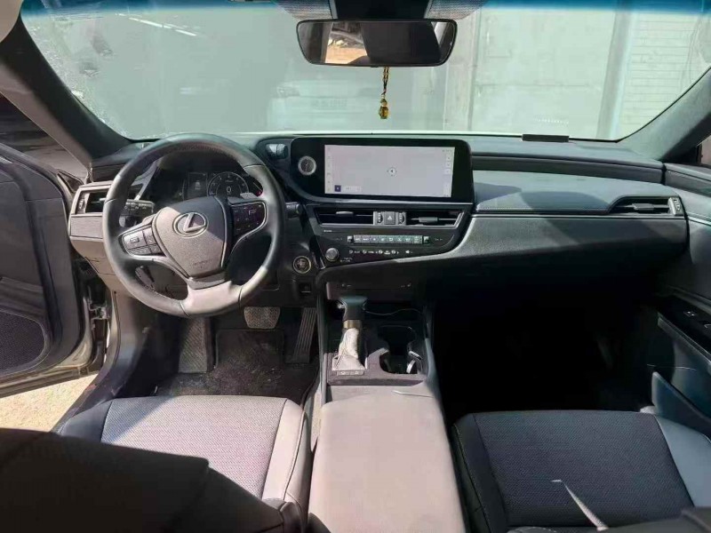 金华22年雷克萨斯ES5